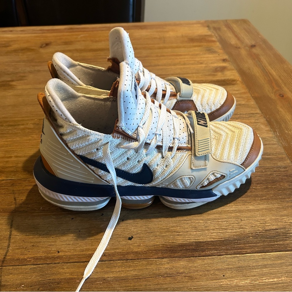Nike LeBron 18